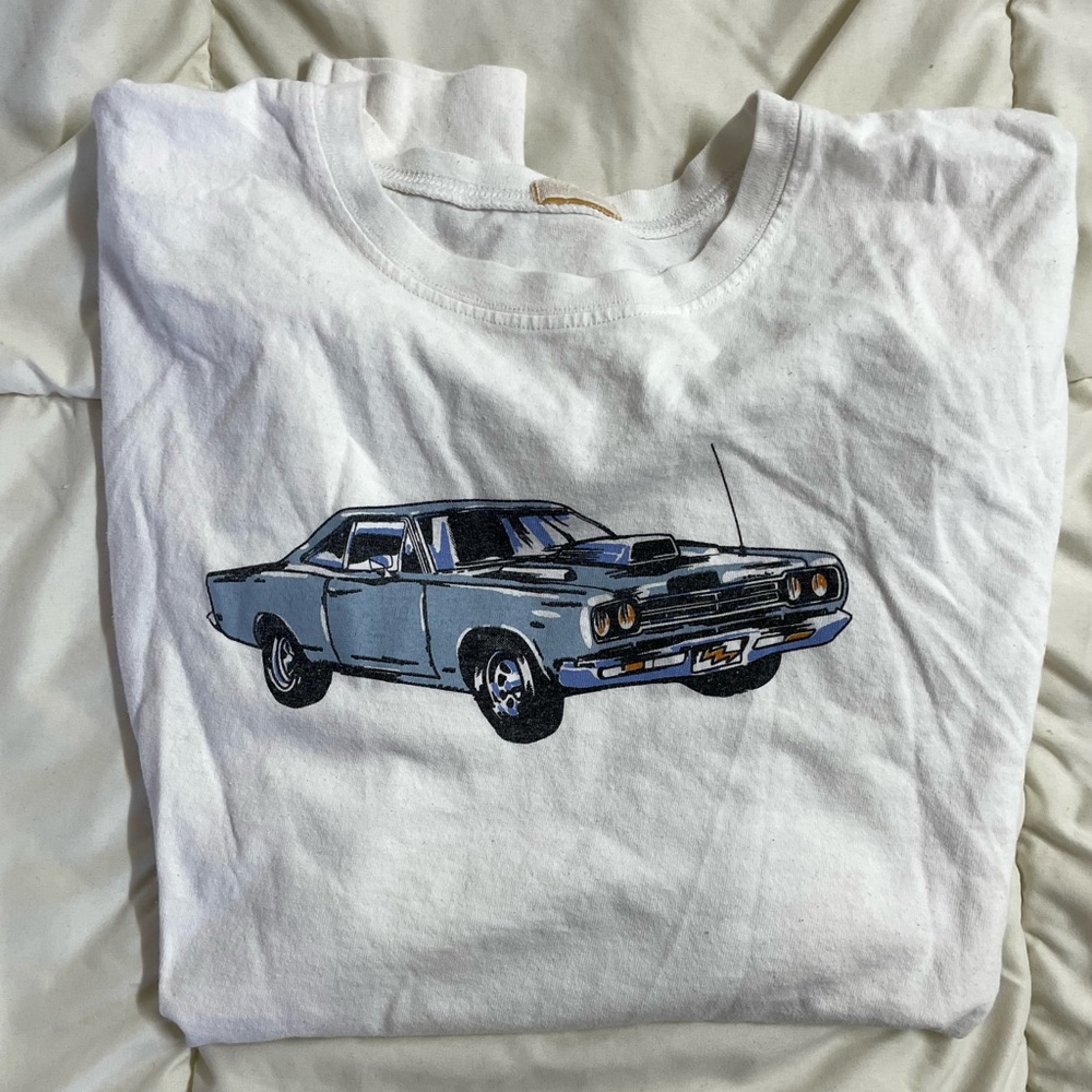 Brandy Melville Cropped Car shirt